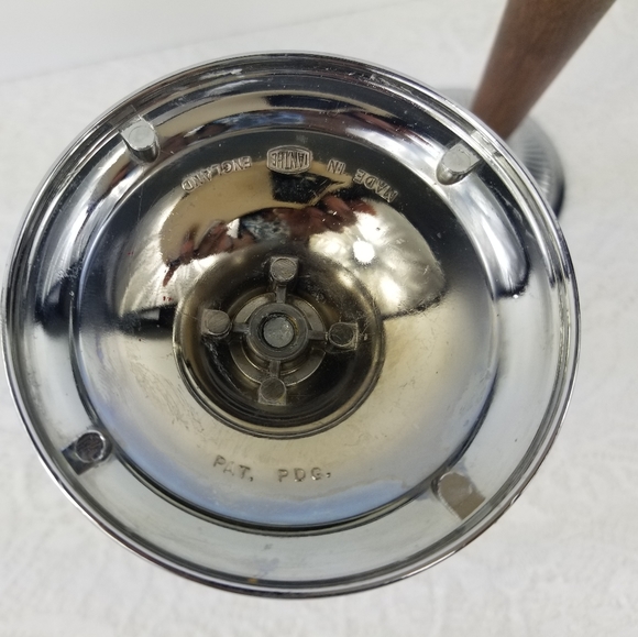 - 2 Ianthe metal wood candle holders made in England (Z28) - Picture 6 of 7